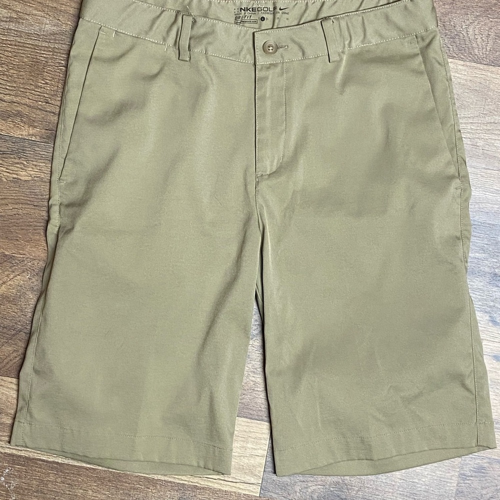 Nike golf dri fit khaki boys shorts Sz L